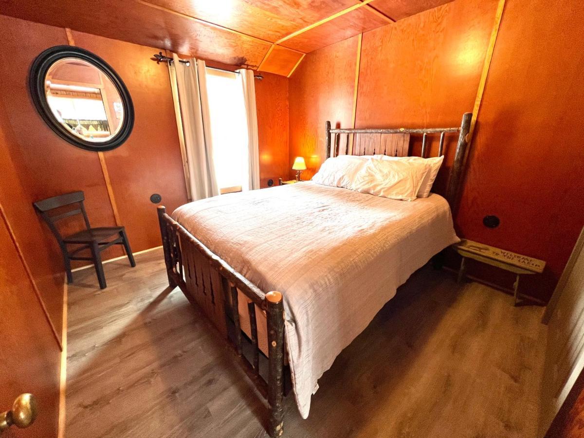 Hotel Adirondack Lake Cabins Indian Lake Exterior foto